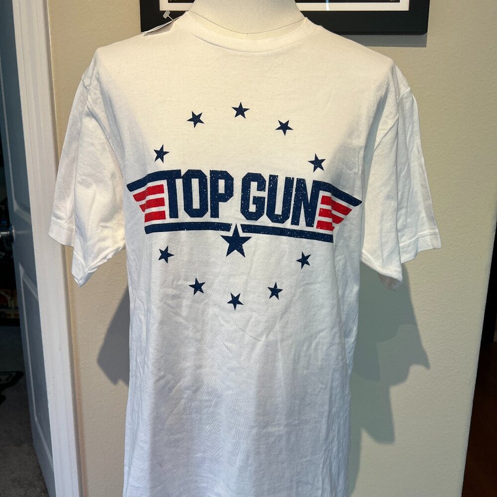 Men's medium NWT Top Gun shirt
